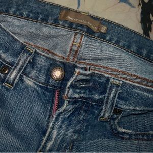 Distressed ABERCROMBIE Madison jeans